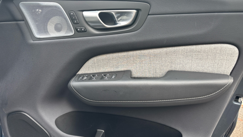 Volvo XC60 2.0 T8 [455] RC PHEV Ultimate Dark 5dr AWD Gtron Estate